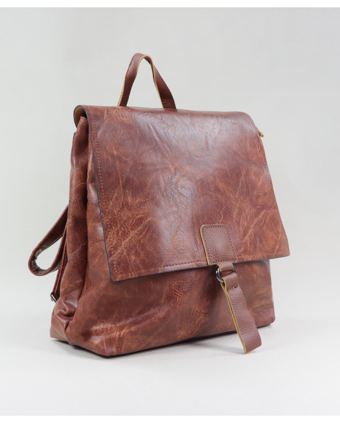 Mochila marrón con decoración de aplicación