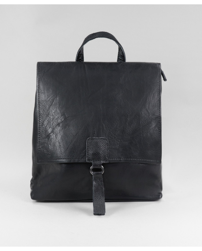 Mochila negra con decoración de la aplicación