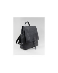 Mochila Preta com Aplicação Decorativa