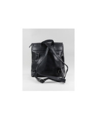 Mochila negra con decoración de la aplicación