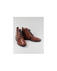 Botins Rasos Ginova com Apliques Metálicos