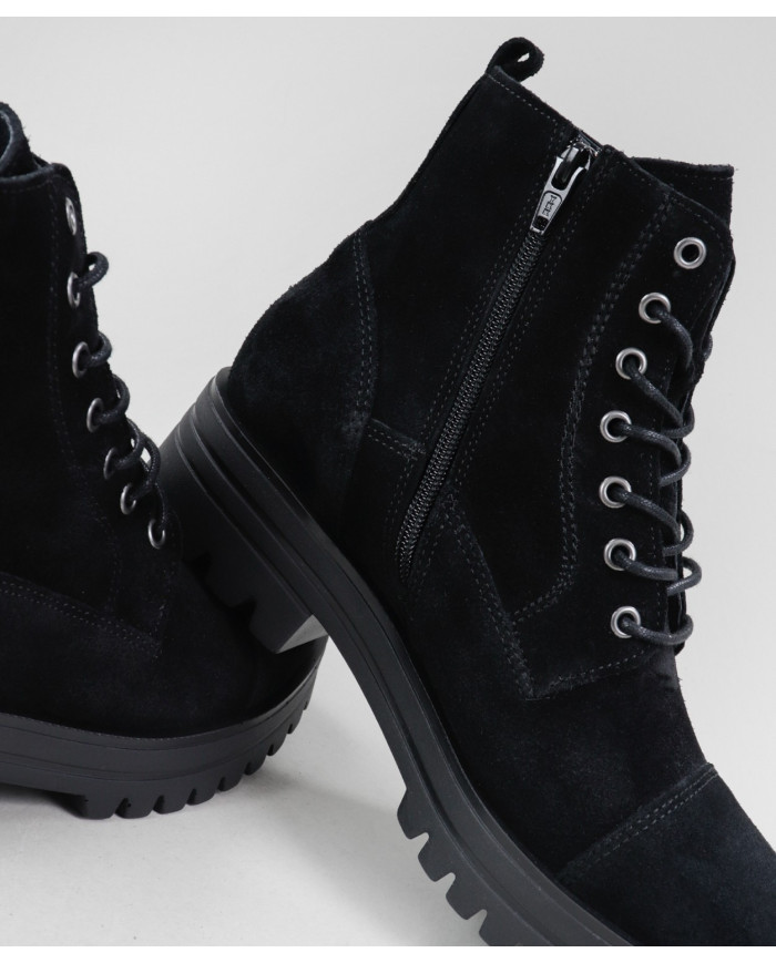 Botins Pretos Rasos Ginova com Atacadores