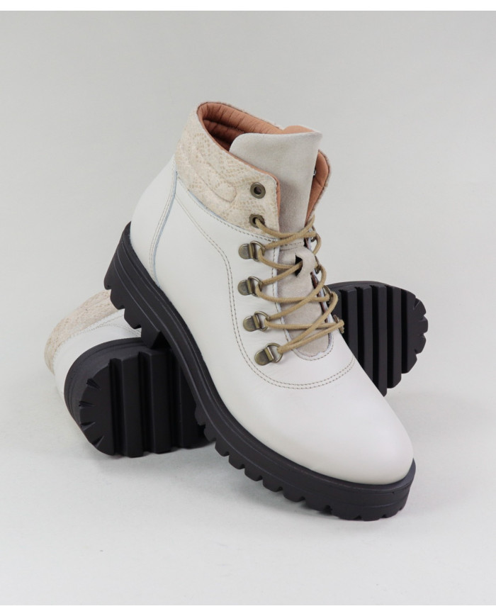 Botins Bege Rasos Ginova em Pele