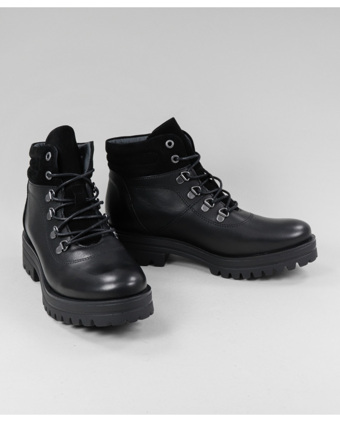 Black Boots Rasos Ginova in Skin