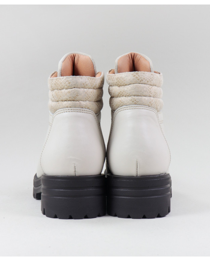 Botins Bege Rasos Ginova em Pele