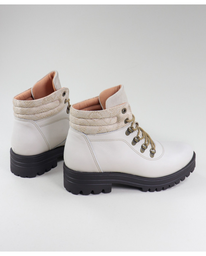 Botins Bege Rasos Ginova em Pele