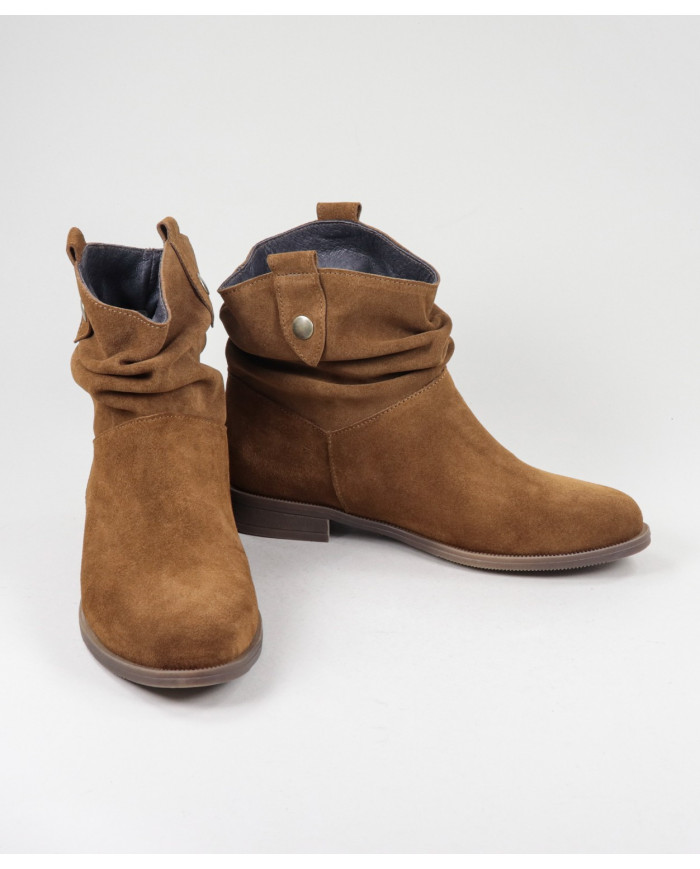 Botas Camel Rasas Ginova com Efeito Enrugado