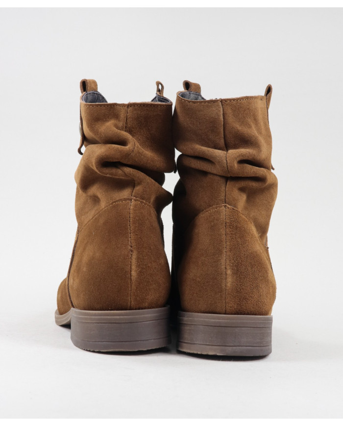 Botas Camel Rasas Ginova com Efeito Enrugado