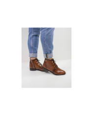 Botins Rasos Ginova com Apliques Metálicos