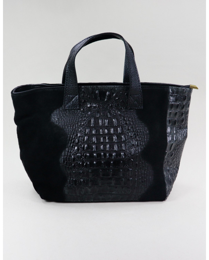 Black Lady of the Hand Bag in Skin