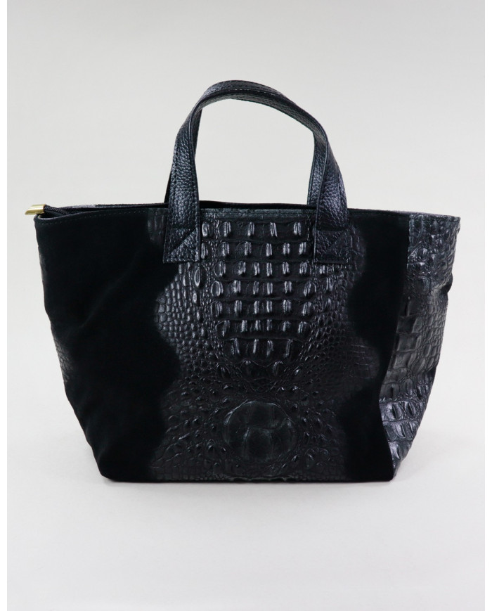 Black Lady of the Hand Bag in Skin