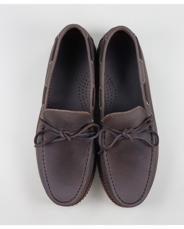 Ginova Man Candle Shoes on Skin