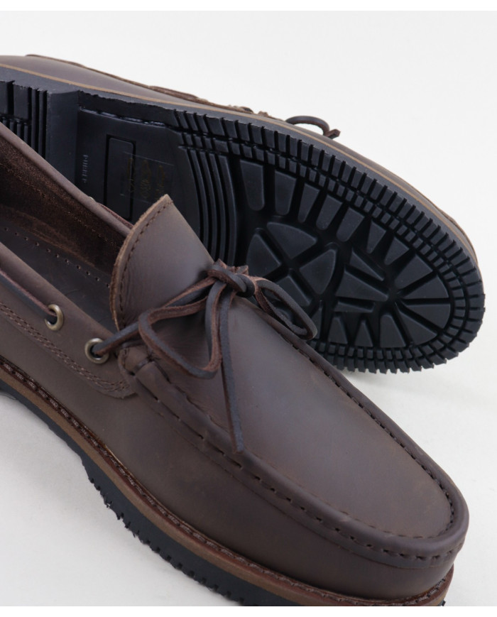 Ginova Man Candle Shoes on Skin