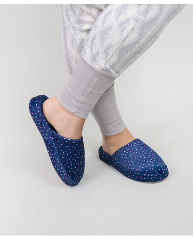 Zapatillas de la habitación de las damas con corazones