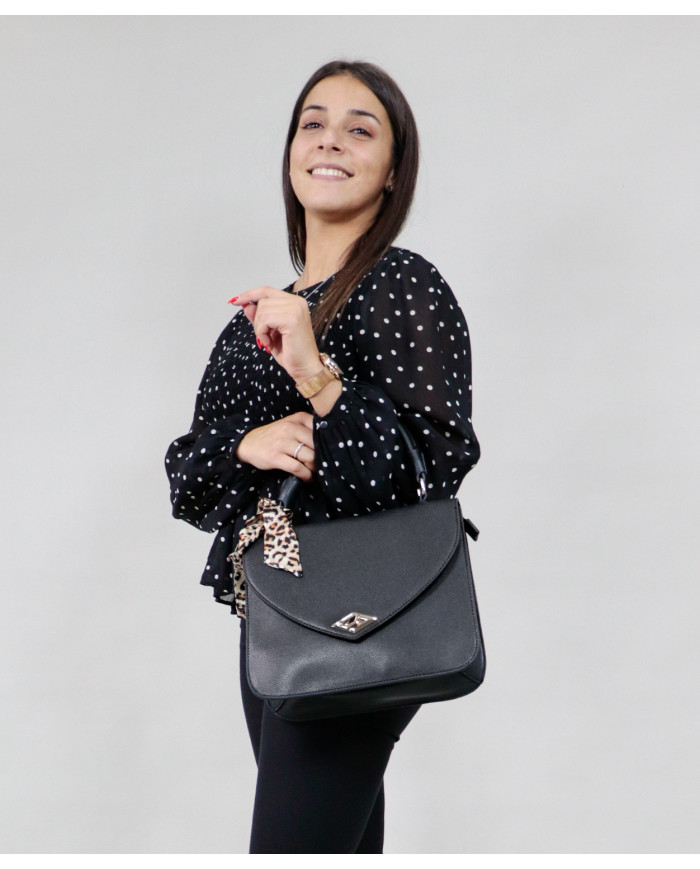 Mala Preta de Senhora com Lenço Leopardo