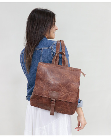 Mochila Castanha com Aplicação Decorativa