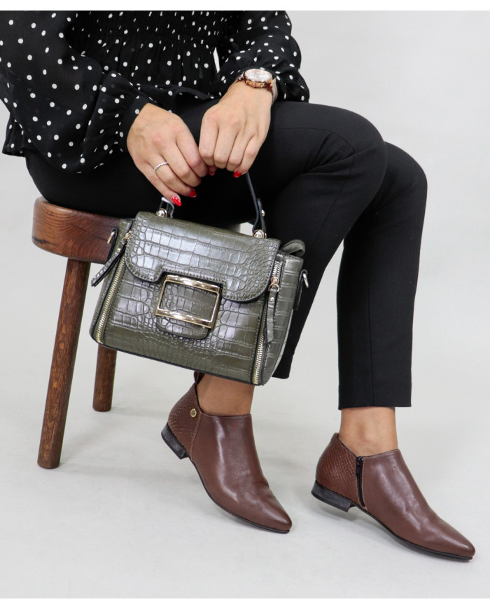 Bolsa verde de mujeres con broches