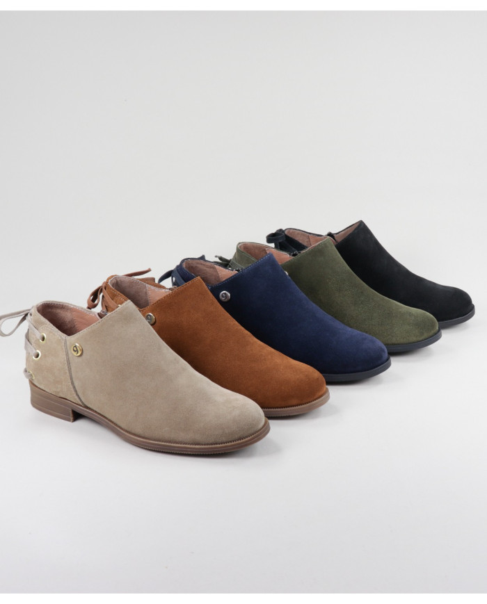 Botas Rasas Ginova com Atacadores Atrás