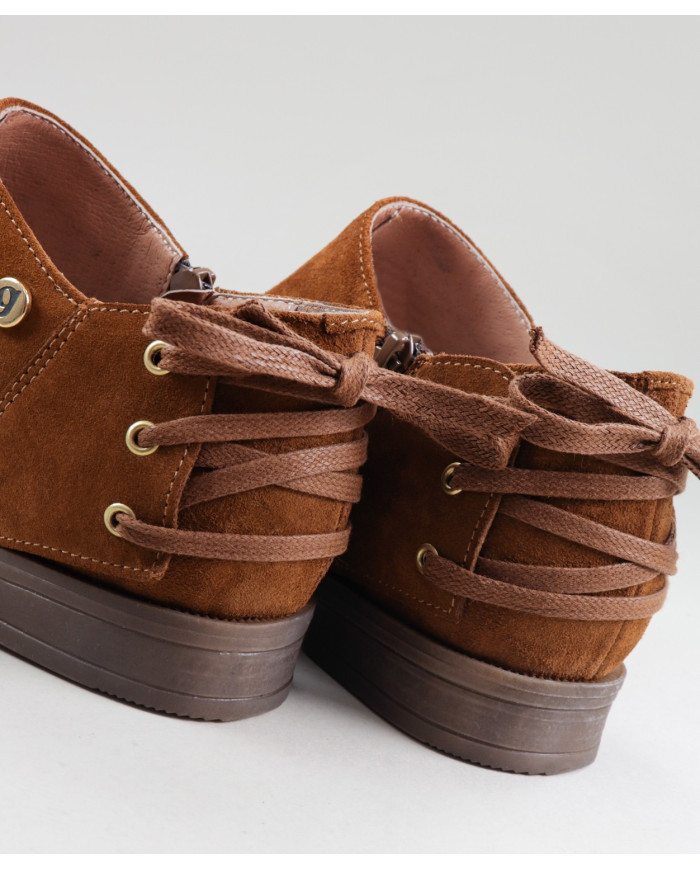 Botas Camel Rasas Ginova com Atacadores Atrás