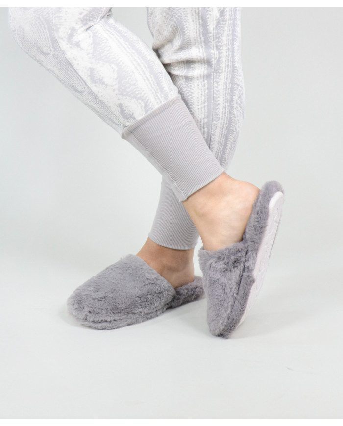 Ladies Room Slippers in Pelo