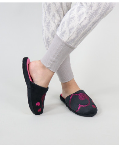 Zapatillas de la habitación de las damas con corazones