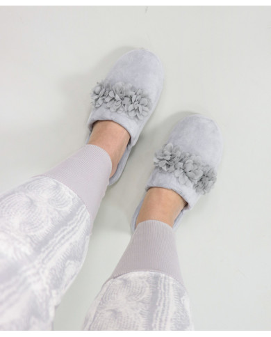 Ladies Room Slippers with Fabric Flowers