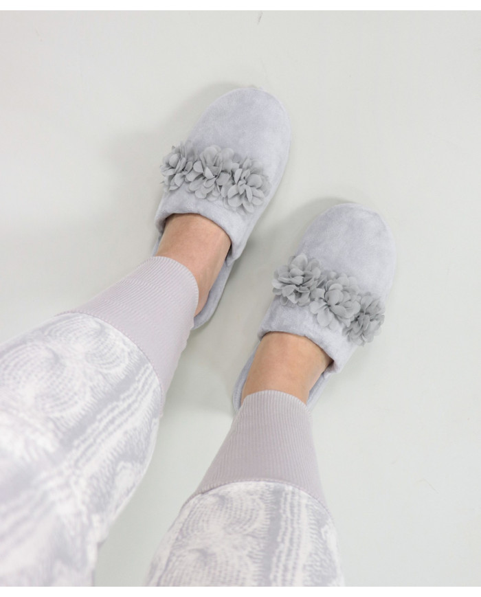 Ladies Room Slippers with Fabric Flowers