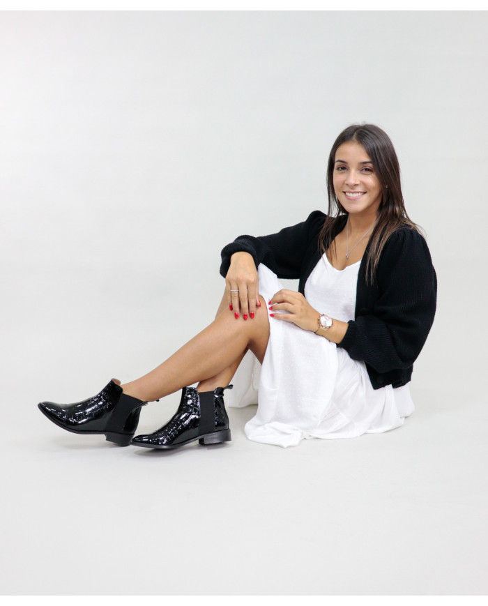 Botas Rasas Ginova com Acabamento Envernizado