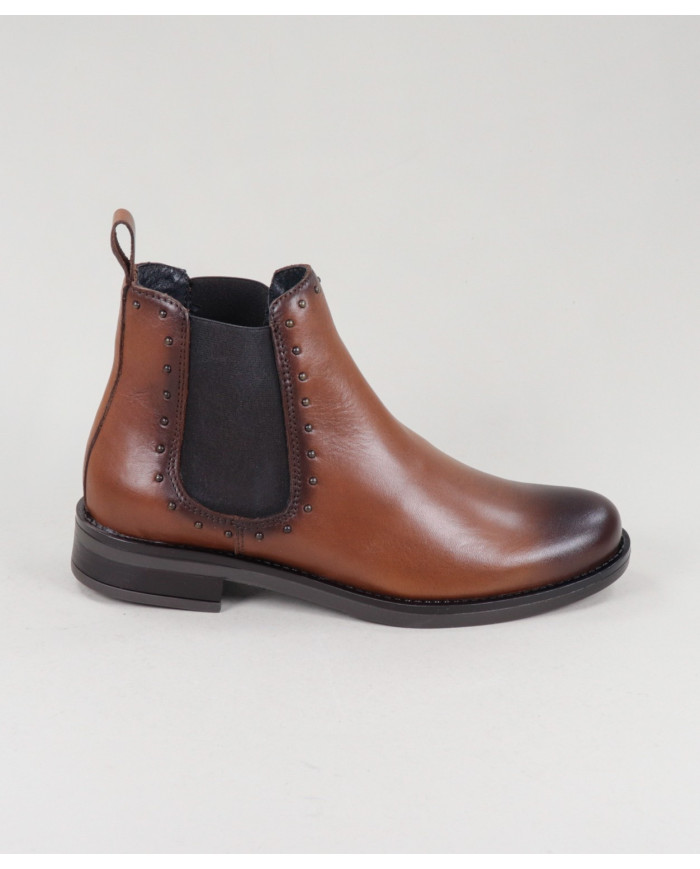 Botas Camel Rasas Ginova com Elástico e Tachas