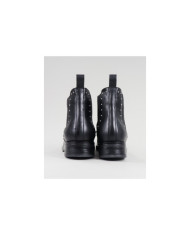 Botas Pretas Rasas Ginova com Elástico e Tachas