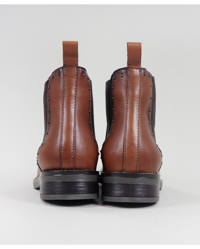 Botas Camel Rasas Ginova com Elástico e Tachas