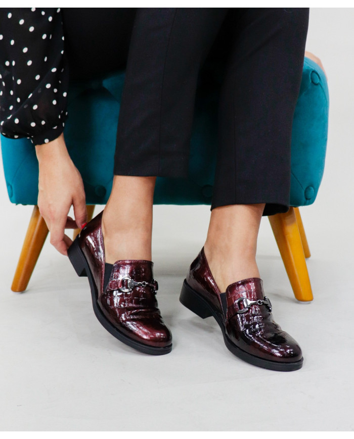 Sapatos Pretos Feminino Ginova com Aplique Metálico