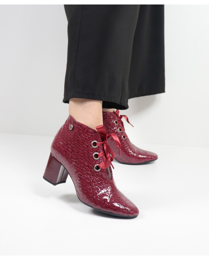 Botins Bordô de Senhora Ginova em Verniz