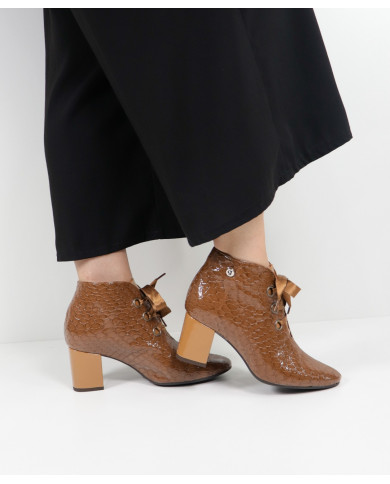 Camel de Senhora Ginova Botins in Verniz