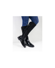 Botas Pretas de Cano Alto Ginova com Aplique Metálico