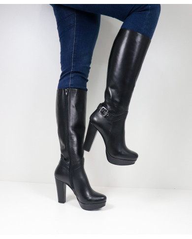 Botas Pretas de Cano Alto Ginova com Fivela