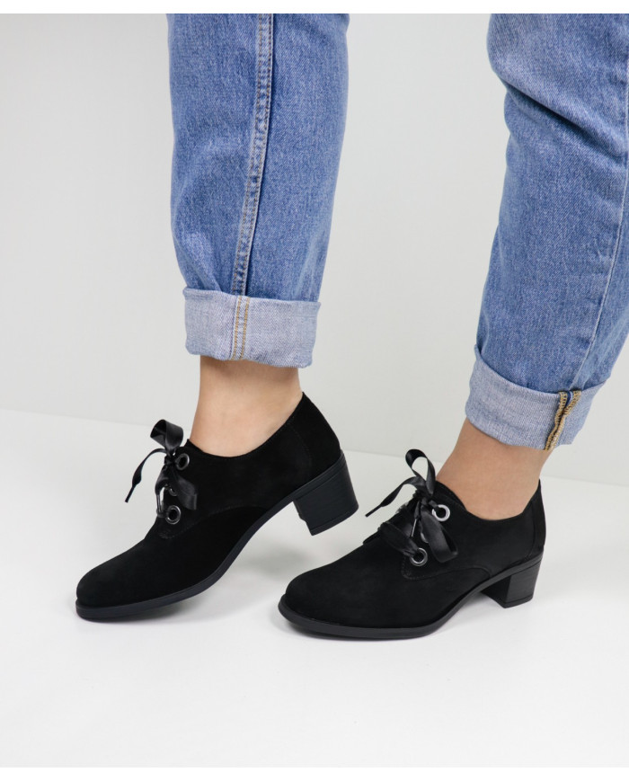 Botins de Senhora Ginova de Salto Médio