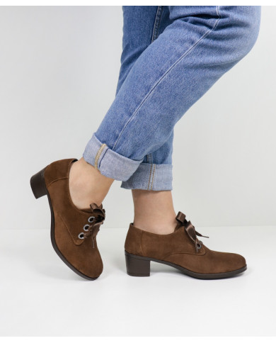 Botins de Senhora Ginova de Salto Médio