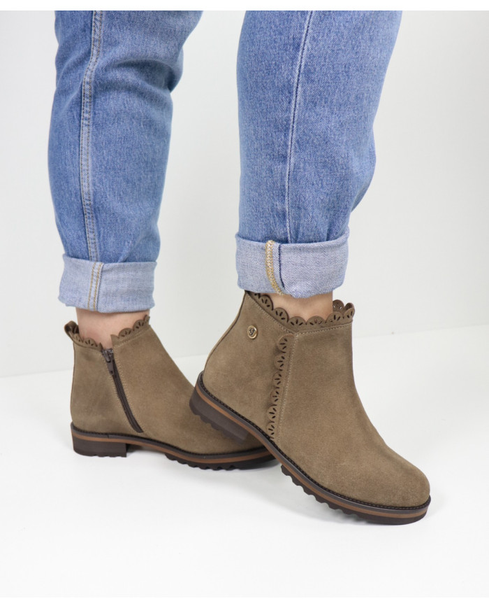 Taupe Rasas Ginova Boots with Rebordo Decorated
