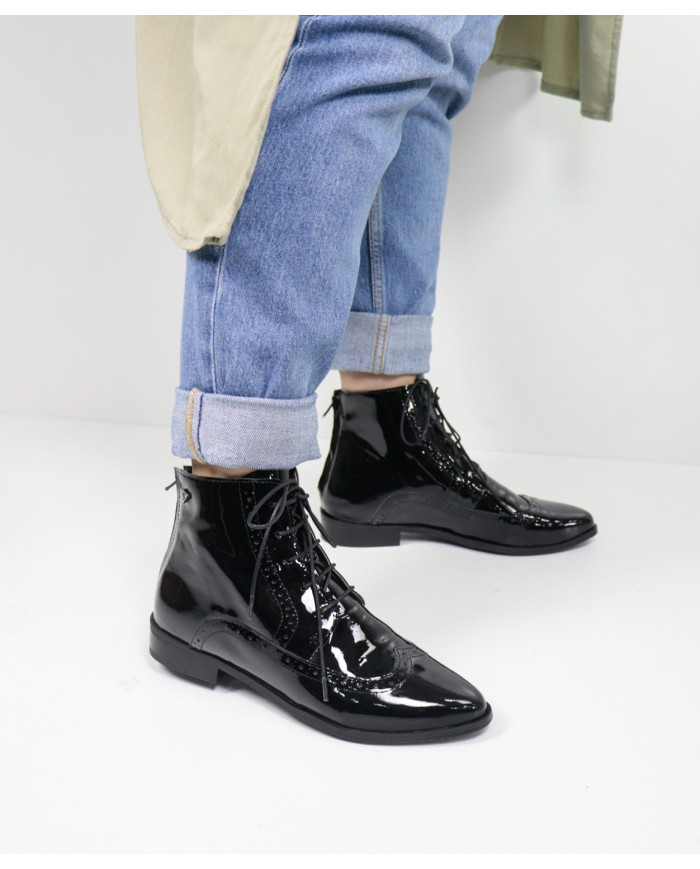 Botas Pretas Rasas Ginova com Fecho Atrás