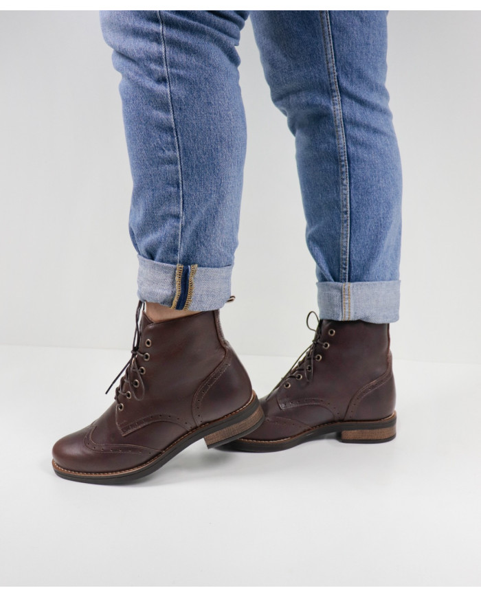 Botas Castanhas Rasas de Senhora Ginova com Atacadores