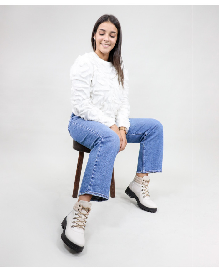 Botins Bege Rasos Ginova em Pele