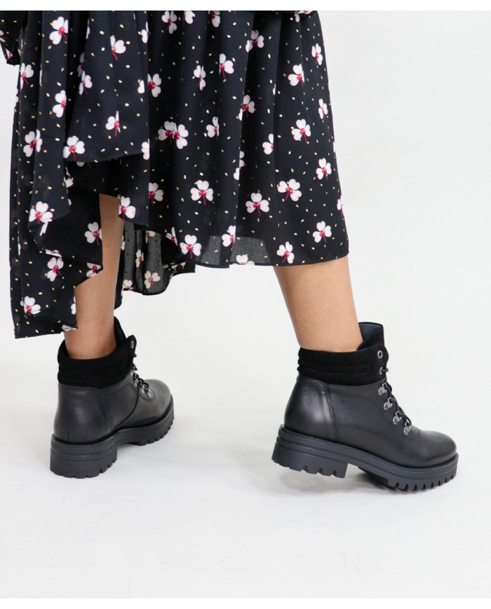 Black Boots Rasos Ginova in Skin