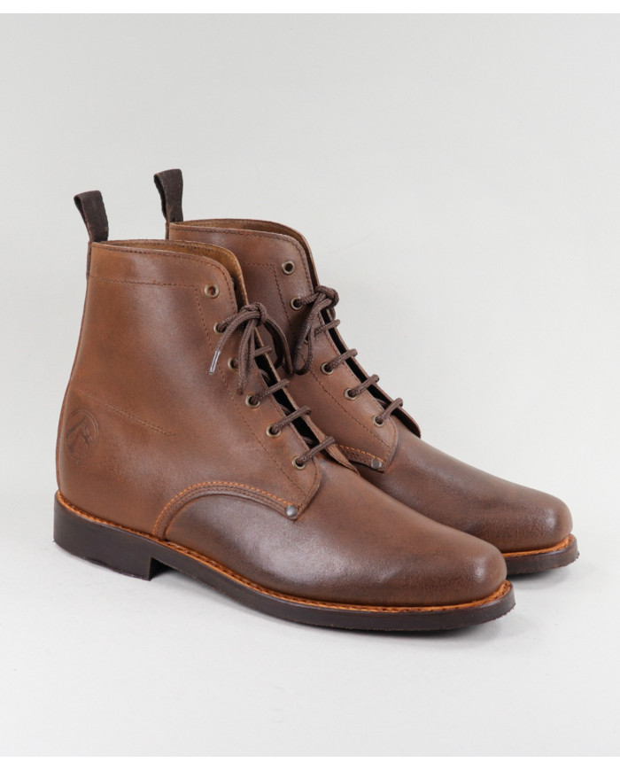 Ginova Boots with Wholesalers