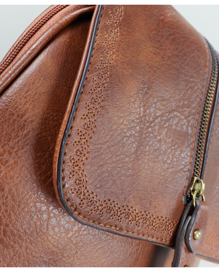 Mochila Camel Feminina com Detalhe em Bordado