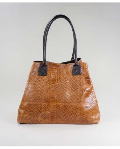 Camel Bag of Lady Shopper