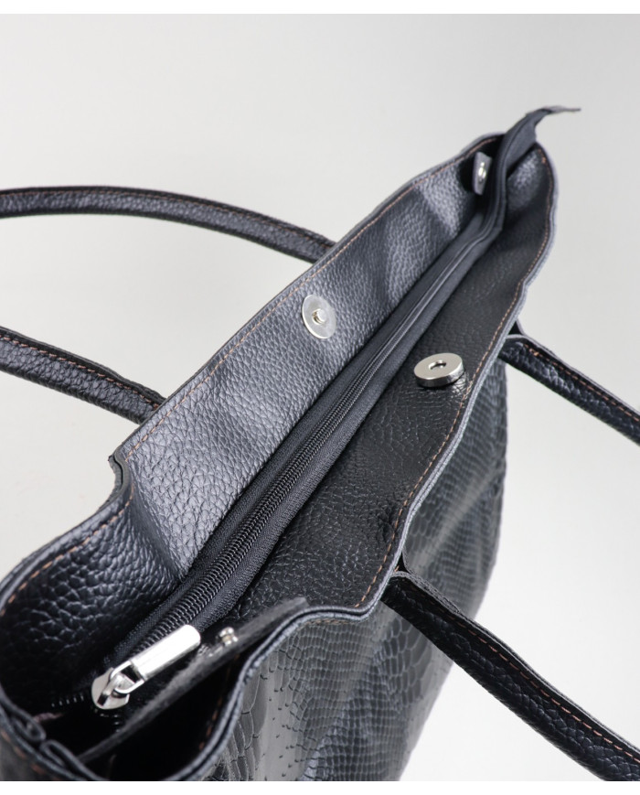 Black Lady Shopper Caso