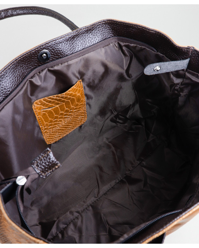 Camel Bag of Lady Shopper