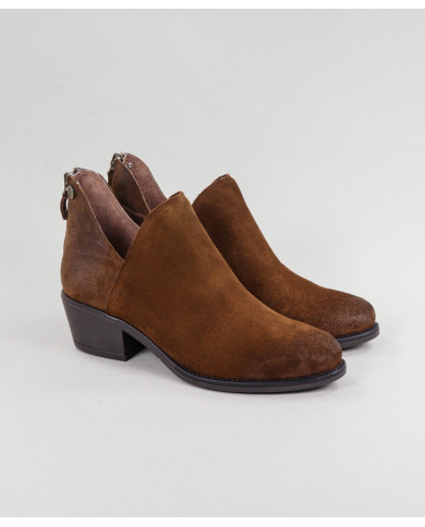 Ginova Boots with Close in the Back