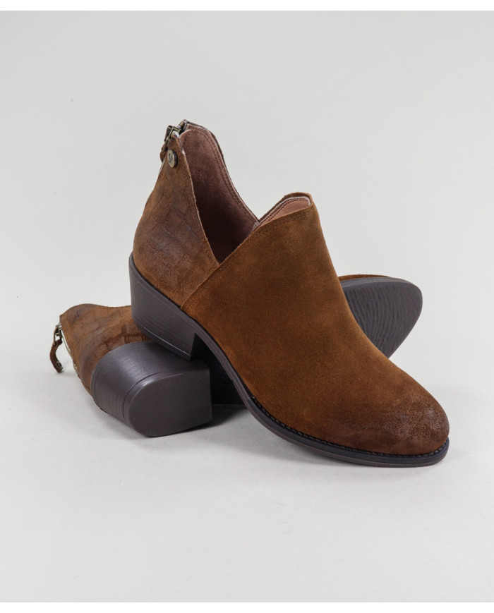 Ginova Boots with Close in the Back